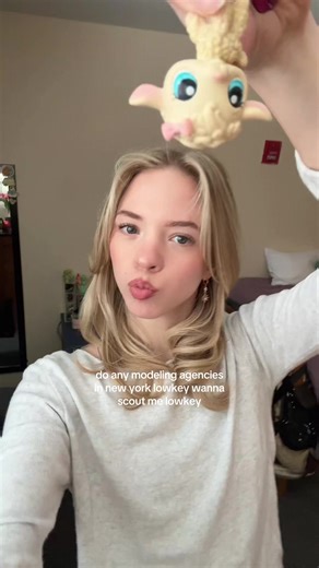 hello is anyone out there? #model #modeling #scoutme #viral #hellodubai