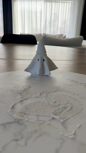 Lag superenkle og søte spøkelser med selvtørkende leire til Halloween i år 🎃 En perfekt aktivitet for store og små 👻 #selvtørkendeleire #diy #mammatips #kreativeideer #aktiviteterforbarn | Kreative idéer - Vær Kreativ