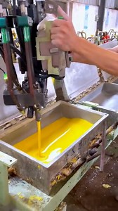 157K views · 1.8K reactions | La fabricación de almohadas de látex: buenas herramientas y maquinaria facilitan el trabajo | En la vida | Facebook