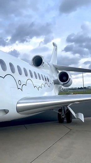So what is it like to fly the Falcon 7X? 🛩️ • Not like any other business jet, that’s for sure. And not exactly the same as any of the airline jets that use fly-by-wire technology because each airplane manufacturer has its own concepts of how an airplane should fly to best conduct its mission. • Dassault has been building extremely capable military fighters using DFCS for 25 years and it is that experience that most directly flows into the flying characteristics of the 7X. Obviously, a fighter 
