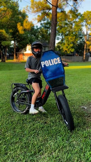 Police E-Bikes are a thing, because we’re them a thing. My kids High School is MASSIVE, this E- Bike prototype just needs the lower armored cowel to cover feet, legs, and battery and she ready to rock. | Armor Upfitters