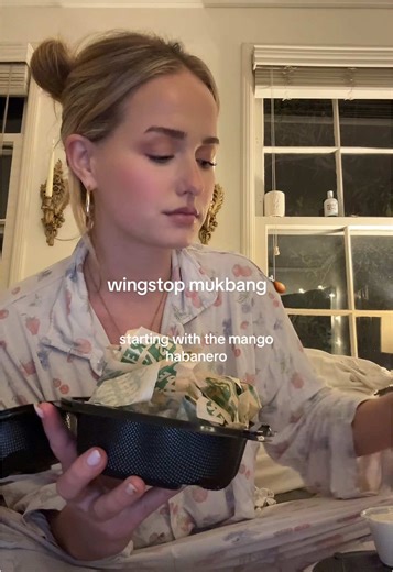 wingstop in bed nothing beats it #wingstopmukbang #wingstop | mukbangs