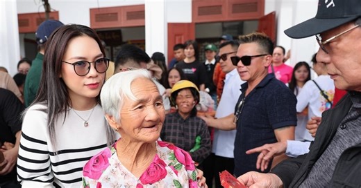 Hành động đẹp của ca sĩ Mỹ Tâm ngày sát Tết