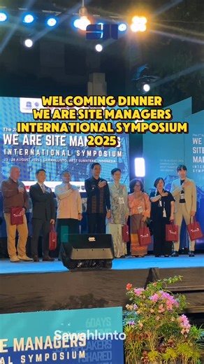 Riyanda Putra on Instagram: "Terimakasih kepada semua peserta dan pembicara “We Are Site Managers” Symposium International 2025 yang sudah mempercayakan Kota Sawahlunto sebagai tuan rumah. Semoga Kota Sawahlunto selalu menjadi tempat yang nyaman dan berkesan bagi semua tamu dan kami tunggu kedatangannya lagi dilain kesempatan. WASM 2025! Rancak Bana 🤙🏼 #erabaru #sawahluntomaju #sawahlunto #symposium"