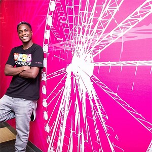 We’re kicking off our Un-Carrier Jobs Initiative and committing to hire 5,000 new positions over the next year! From Retail and Customer Care to T-Mobile for Business, Product and Technology (IT) - the right opportunity is just around the corner! Grads interested in joining Team Magenta, #TossYourCap and take a look 🤩 | T-Mobile