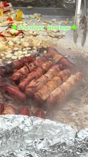 Chicago street hot dog on a freezing day. Nothing beats a fresh vendor dog in downtown Chicago. #ChicagoHotDog #ChicagoStreetFood #ChicagoEats #ChicagoFoodScene #ChicagoVistas
