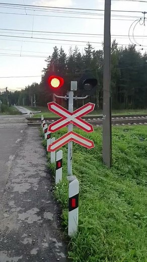 Поезд. жд переезд