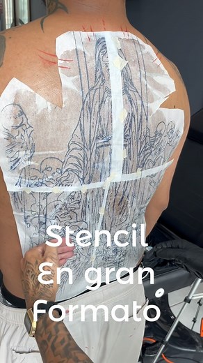 Té enseño como imprimir un Stencil en gran formato 🤘☠️ ⚜️En este caso la espalda de mi cliente abarca aproximadamente 4hojas carta, así que amplió la imagen hasta que abarque 4 hojas. ⚜️ Te sugiero importar la imagen con buena resolución para que no se distorsione demasiado al ampliar el diseño. ⚜️ lo más complejo es pegar el Stencil de una 😅 así que SUERTE paciencia | Guillermo Serrano Ink