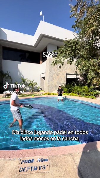 Día 5: Jugando Pádel en la Alberca