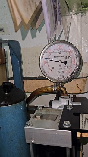 Pressure test of the fuel injection valve of Auxiliary engine Wartsila 6L20. It's freshly overhauled ,but looks like something is wrong. #overhaul #chiefengineer #enginecadet #chiefengineer #engineoverhaul #crankshaft | Valentyn Huvir