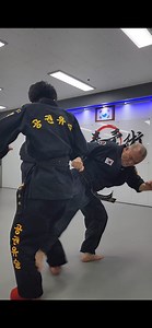 35K views · 1K reactions | How to do Tornado Sweep Kick 1. Start in...