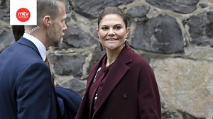 Prinsessa Victoria ihastuttaa syystyylillään Suomenlinnassa – luotti jälleen housupukuun