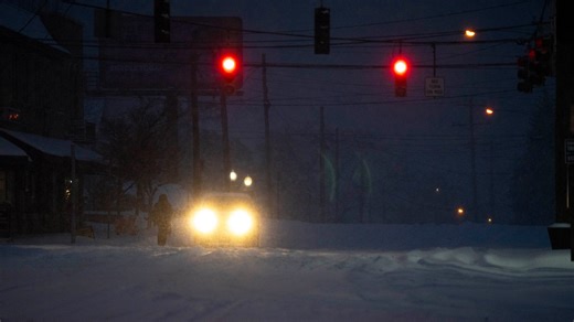 Is it legal to run a malfunctioning red light in Delaware? What to do