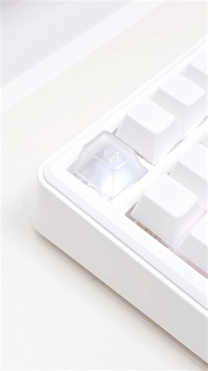 🤍 finally gave my keyboard a glow-up with the ‪@LeleLabDesign‬ hokkaido white keycap set