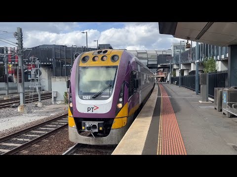 V/Line VL61 & VL111 Arriving & Departing Footscray Station to Bendigo - Low Note Horn Show