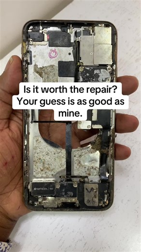 Broken Iphone 11 pro max #testing #broken #overhaul #gold #nairobitiktokers🇰🇪 #viralvideo #11promax #apple #iphone