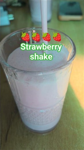 Making Strawberry🍓 shake 🍷 #shake #strawberry #strawberrymilkshakerecipe #shorts #viral