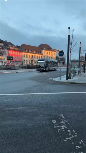 Haltestelle Friedrich Ebert Platz: Ausfahrt Wagen 77