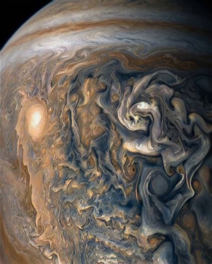 At first glance, it looks like a breathtaking abstract painting — swirling brushstrokes of cream, gold, and deep crimson.But it’s not paint.These are real, raging storms on Jupiter, the largest planet in our Solar System. Captured in stunning detail by NASA’s Juno spacecraft as it skimmed just above the cloud tops.What you’re seeing are colossal vortices of gas, some wide enough to swallow Earth whole, spinning at ferocious speeds through an atmosphere that has no solid surface below. Just endle