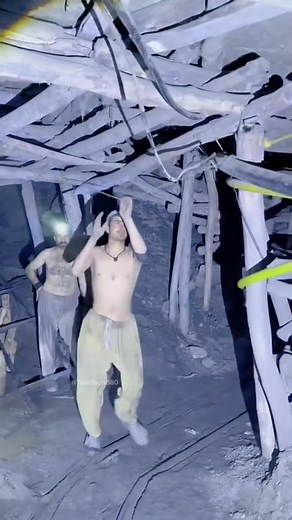 28K views · 228 reactions | यहां निकलता लाखों टन कोयला  #coal #mining #viralreelsシ #fbreelsfypシ゚ | Totalworld580 | Facebook