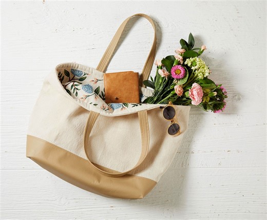 How to Make This Pretty Oversized Canvas Bag You'll Take Everywhere
