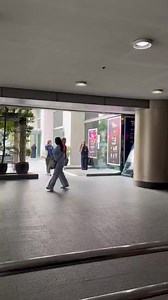 Maloi and Stacey spotted! Gamit nila yung customized Tote Bag ♥️ ©️ uyabnicolet_ & gwenyversal #BINI #BINIph #MaloiRicalde #StaceySevilleja #BiniMaloi #BiniStacey | Samber