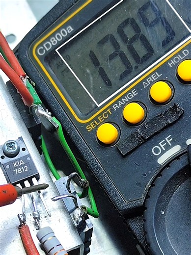 How to Assemble a 13 Volt Power Supply with a 7812 Regulator IC