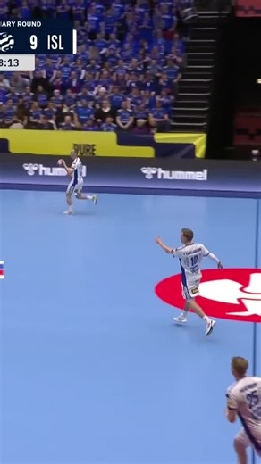 Handknattleikssamband Íslands on Instagram: "Og hann labbar bara fram hjá þeim…"