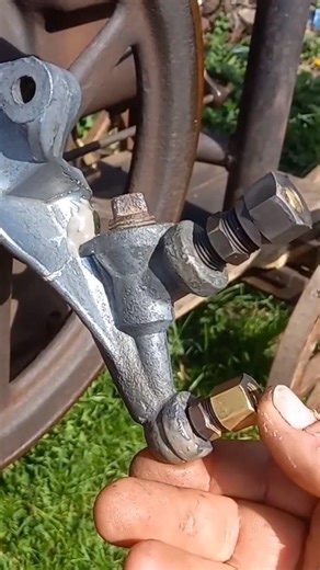 Die Benzinpumpe ist repariert und kann eingebaut werden