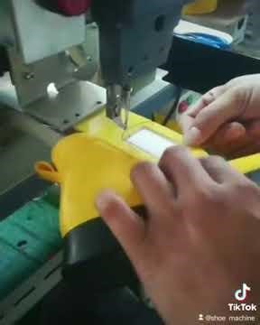 Shoe machine.Computer pattern sewing machine.#shoes machine#sneakers #calzado maquina#sewing machine