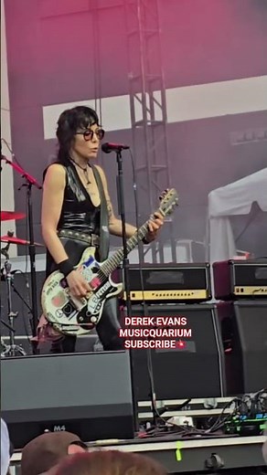 JOAN JETT CRIMSON AND CLOVER 🖤