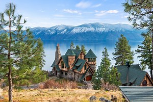 See the lakeside estate in Idaho that is straight out of a fairytale