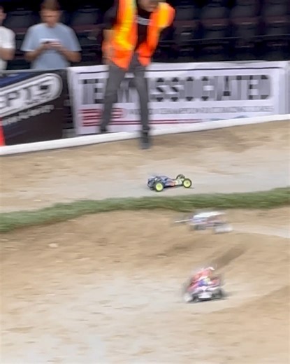 A lap around the Team Associated Vintage Champs 🏆 track with Andrew Swanson! 🏁 #Pick1up #1upRacing #ProDuty #Lockdown #1upRC #1upEquipped #rccars #rc #rcracing #rchobbies #rcparts #racing #performance #precision #titanium #aluminum #carbonfiber #cars #trucks #car #truck | 1up Racing