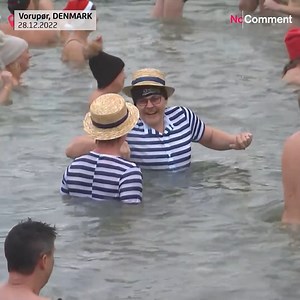 Winter in Denmark is not all about warm slippers and glowing candles. It's also about diving into extremely cold water for an extra winter thrill. On 28 December, 300 winter swimmers braved the weather in the waves of the North Sea as part of a popular festival in Jutland called the ‘Winter Swimming Festival’. 🩱 | NoComment