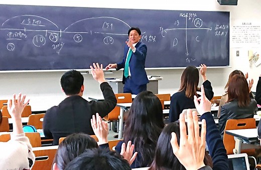 青学大・原晋監督が教授デビュー　地球社会共生学部で初講義 - スポーツ報知