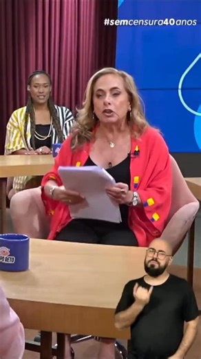 Plinq on Instagram: "E como surgiu a ideia de criar a PLINQ? A nossa founder, @sabrineplinq, contou isso no Sem Censura, com a @cissaguimaraes — e a resposta não começa na tecnologia, começa na vida real. A ideia nasceu depois do caso da Vanessa, uma jovem que levou 11 facadas do ex-companheiro. Um feminicídio anunciado. Um crime que poderia ter sido evitado. Foi nesse choque, nessa revolta e nesse sentimento de “não dá pra esperar mais” que a Sabrine entendeu que segurança não pode ser um privi