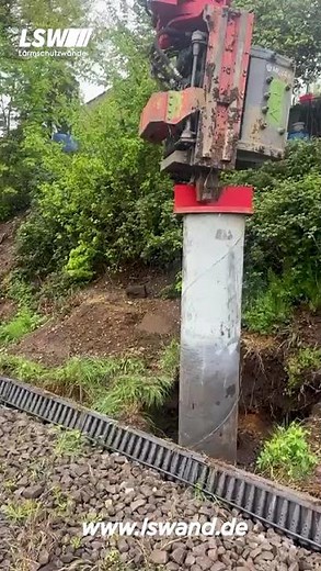 Watch This Giant Machine Push Concrete Like Butter #LSW #Lärmschutzwand #Rammgründung #Gleisbau