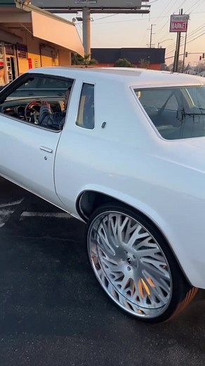 Come hop in this whip 🅿️ #cars #rims #forgiato #cutlass #box #blue #nevaseen #stockton #burnout #fyp #virall