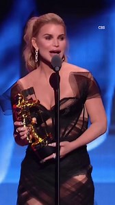 Jessica Simpson shocks fans with new look at VMAs as she presents award | The US Sun - News