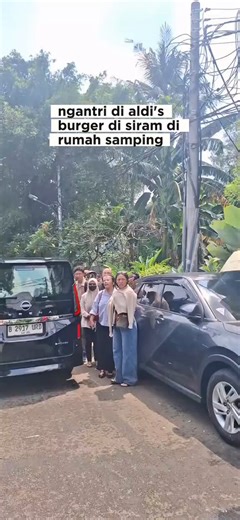Fun fact: orang Indonesia itu tidak ramah. Impulsif. Tidak rasional. Better approach: ngobrol sama RT masalah ini gimana solusinya daripada nyiram.
