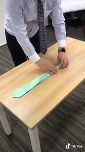 Eine einfache Möglichkeit, eine Krawatte zu binden 😄 | Schnell selbst gemacht für wenig Geld