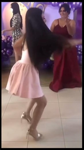 COMO BAILA CON TACONES MI PRIMA 👠😳❤️ #baile #tacones #ritmo #musica #viral