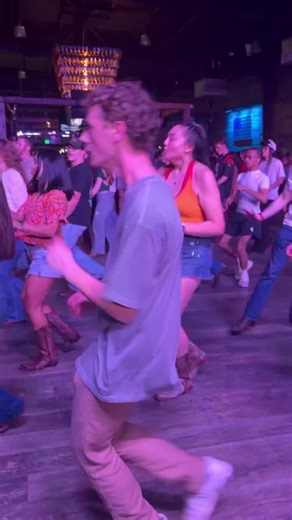 Freight Train!! This one is so fun 🕺😛 #linedance #thefoundryatjudsonmill #freighttrain #dance #bar