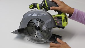 How to Use a Circular Saw: Power Tools 101 Tutorial for Newbies! (Includes video)