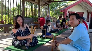 The Māori stick game, tītītōrea, was traditionally used to help young warriors improve their speed and hand-eye coordination. We welcome EVERYONE to come and give their best effort! It's not as easy as it looks. Mahalo @wheelswingsandwalkathons for sharing their video with us! | Polynesian Cultural Center