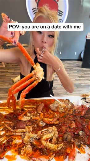 🥗🥩🌯🍟Raina Huang🍔🍗🍕🥙 on Instagram: "Oops I want everything 😝 #rainaiscrazy @cajuncrabwaikiki @giovannipastrami @waikikibeachwalk @musubi_cafe_iyasume @808collabs"