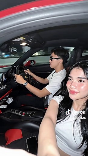 Gemini AI Pro: Selfie di Ferrari Bersama Pasangan
