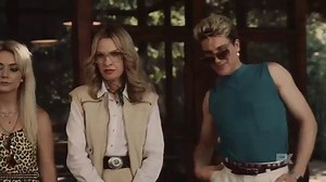 Découvrez les premières images avec la première bande annonce de la 9ème saison de AHS ! 🔪🏕️ #AHS1984 | American Horror Story France