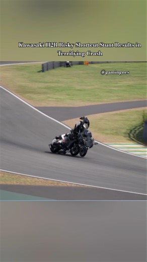Kawasaki H2R Risky Shortcut Stunt Results in Terrifying Crash#kawasaki #gamingshorts #gameplay #ride