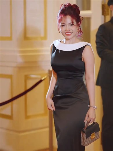 Đầm Tiệc Dài Sang Trọng Cho Year End Party